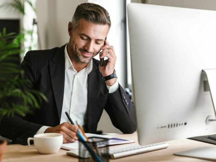 <b>VoIP- & Telefonlösungen</b><br>Kommunikation der Zukunft <b>VoIP- & Telefonlösungen</b><br>Kommunikation der Zukunft